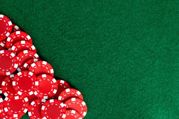 Gaple Online game interface showing domino chain and player hands